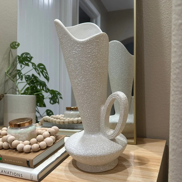 Mid-Century Modern Chinacraft Vase